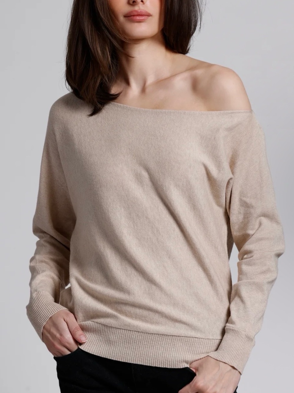 Minnie Rose Off-Shoulder cashmere Sweater in Light Beige